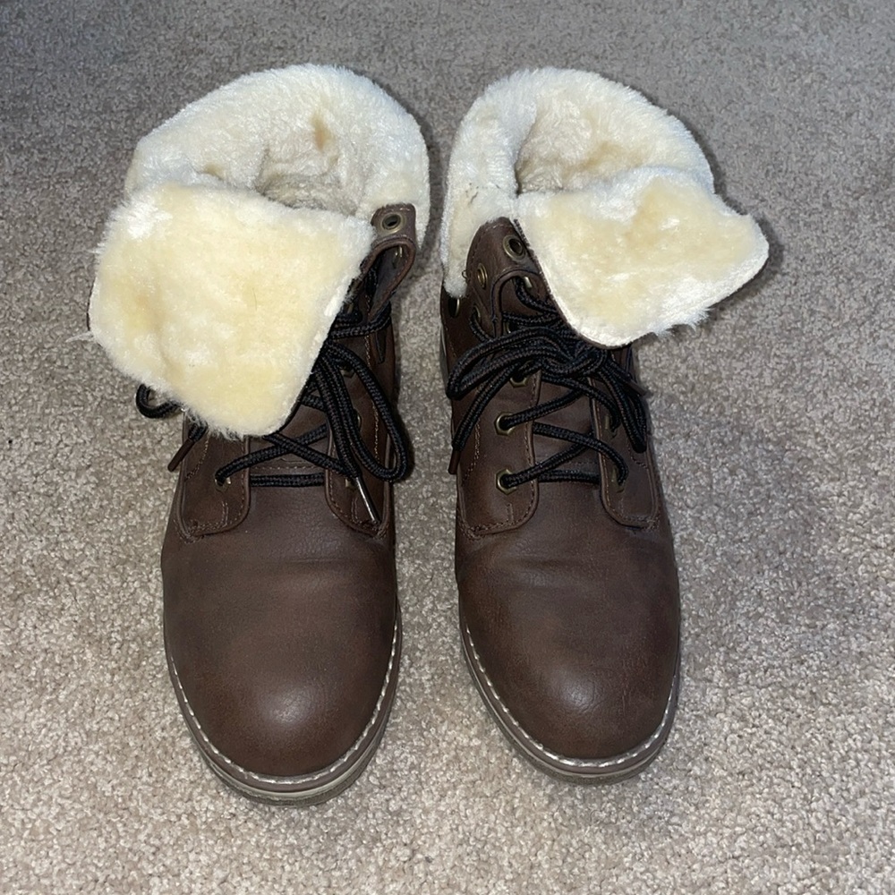 Amazon boots size 6.5. Worn once great condition